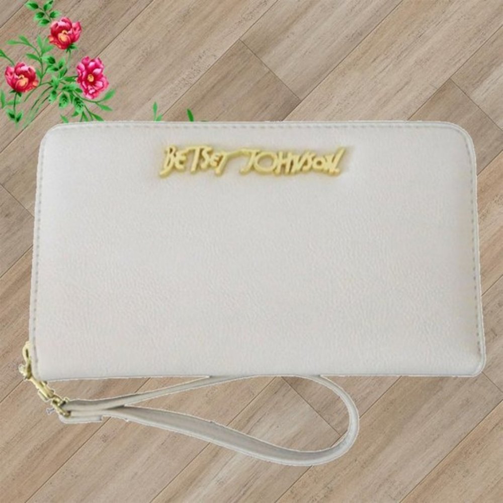BETSEY JOHNSON BONE ZIP AROUND WALLET WRISTLET